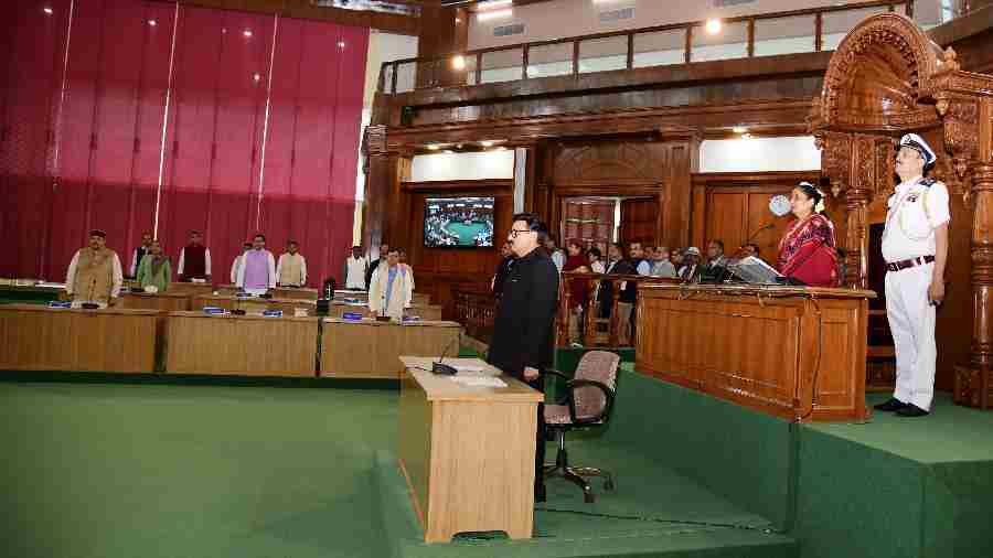 गैरसैंण में विधानसभा के मानसून सत्र के पहले दिन केदारनाथ विधायक स्वर्गीय शैला रानी रावत और चंपावत के पूर्व विधायक स्वर्गीय कैलाश चंद्र गहतोड़ी को दी गई श्रद्धांजलि