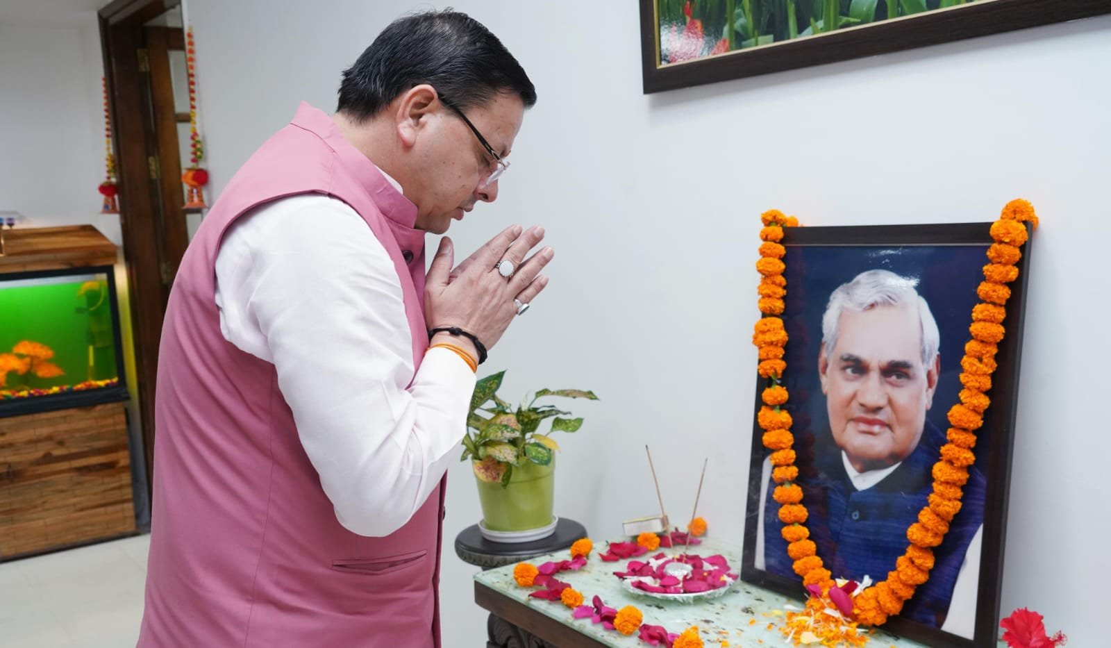 पूर्व पीएम स्वर्गीय अटल बिहारी वाजपेयी की पुण्य तिथि पर सीएम धामी ने दी श्रद्धांजलि