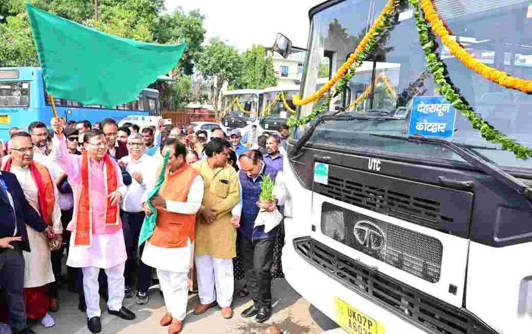 मुख्यमंत्री ने दीपावली पर्व पर प्रदेशवासियों को दी 130 नई बसों की सौगात, उत्तराखण्ड परिवहन निगम के बेड़े में में शामिल हुई बी.एस.-06 मॉडल की ये बसें