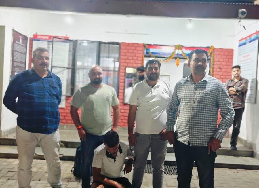 हत्या के मामले में 2 वर्षों से फरार चल रहे दोष सिद्ध अभियुक्त को दून पुलिस ने किया गिरफ्तार, आई०डी०पी०एल० क्षेत्र में एक व्यक्ति की गोली मारकर की थी हत्या